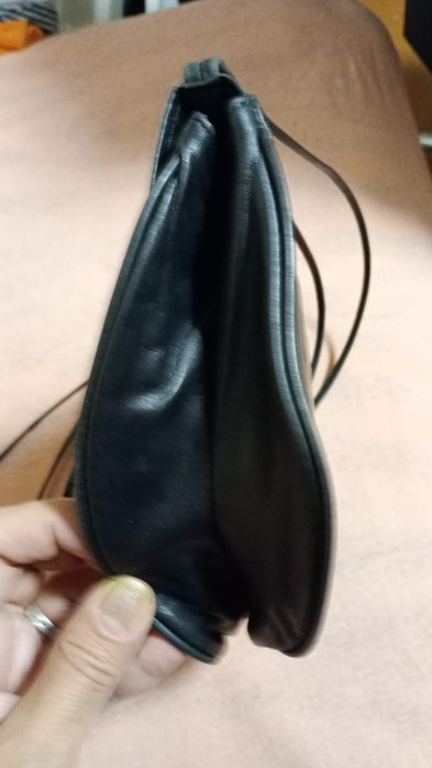 Продам сумочку з натуральної шкіри.
