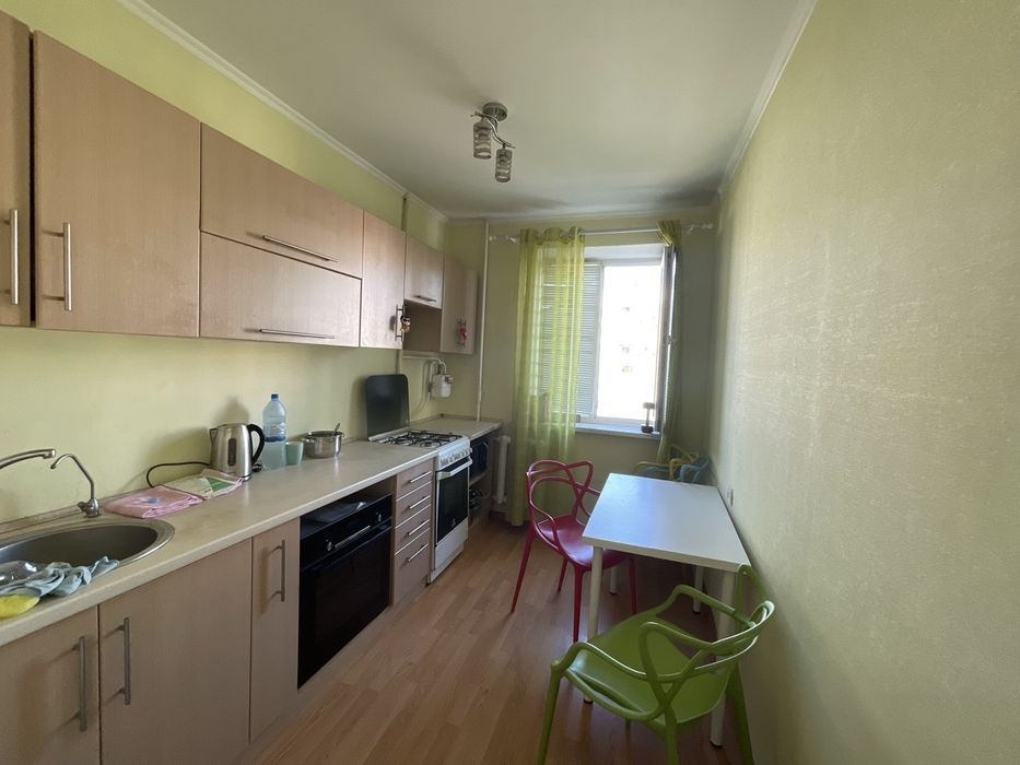 Сдам 3-комн квартиру Газ.Таирова Ак.Королева, 75.
В доме газ ! 
Три раздельные комнаты