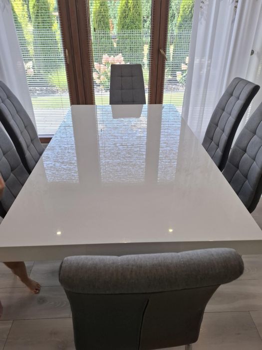 Biały stół do jadalni połysk