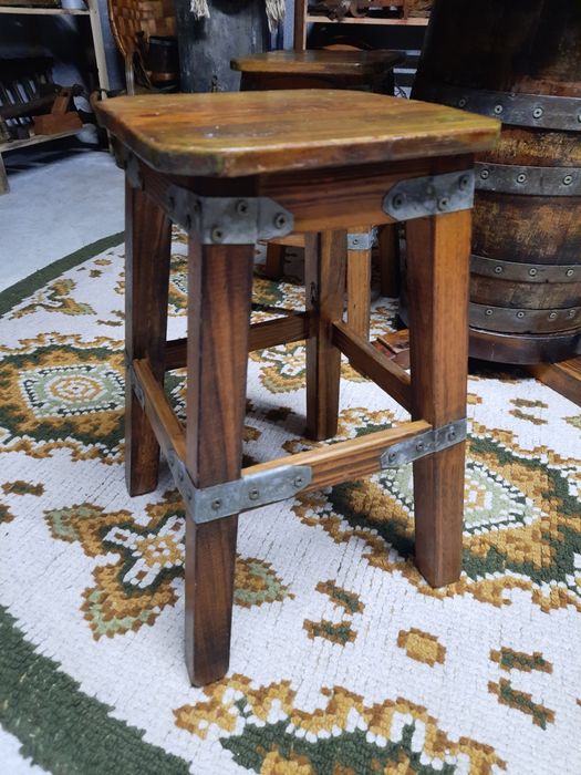 Mesa Barril de Madeira com Bancos