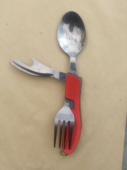 Нож складной для туристов три в одном.