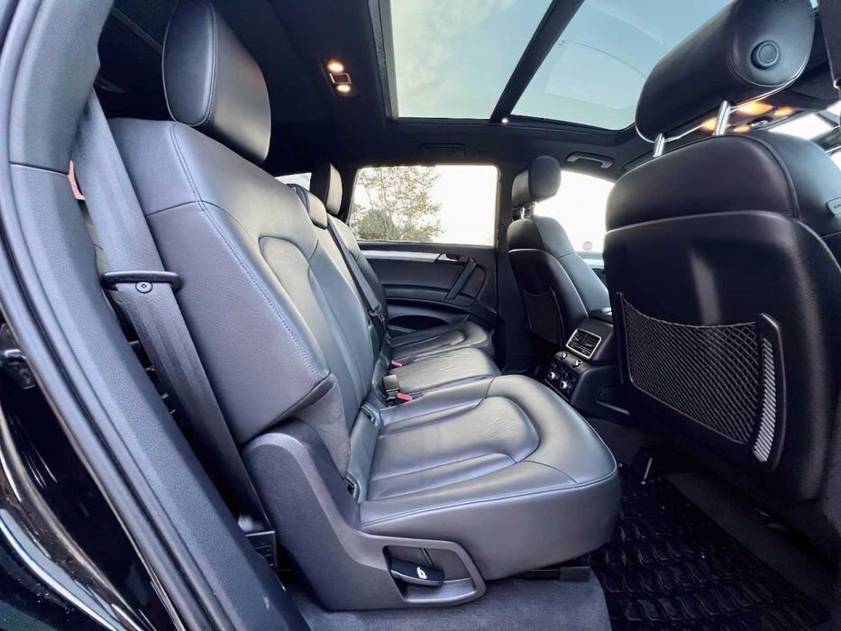 Audi Q7      2015