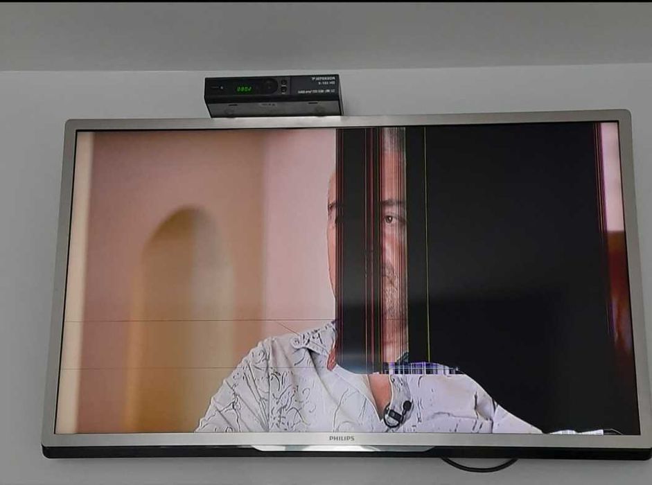 Телевізор 40" PhilipsТелевізор 40PFL5007K на запчастини (розбита матриця)