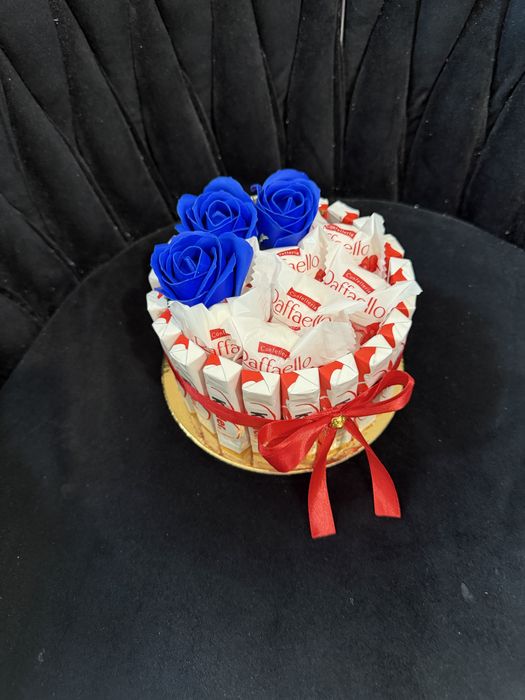 Tort ze slodyczy rafaello roze mydlane