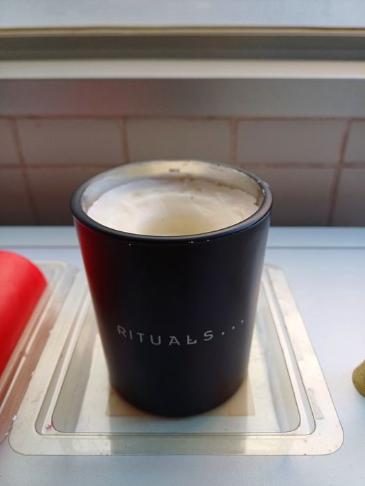 Velas várias, algumas novas, outras usadas