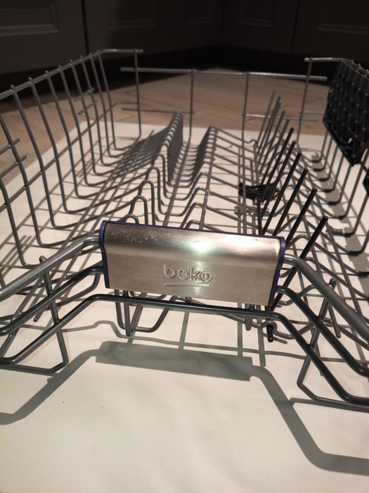 Oryginalny stelaż kosza szufdowego górnego Beko typu wąskiego dostawa