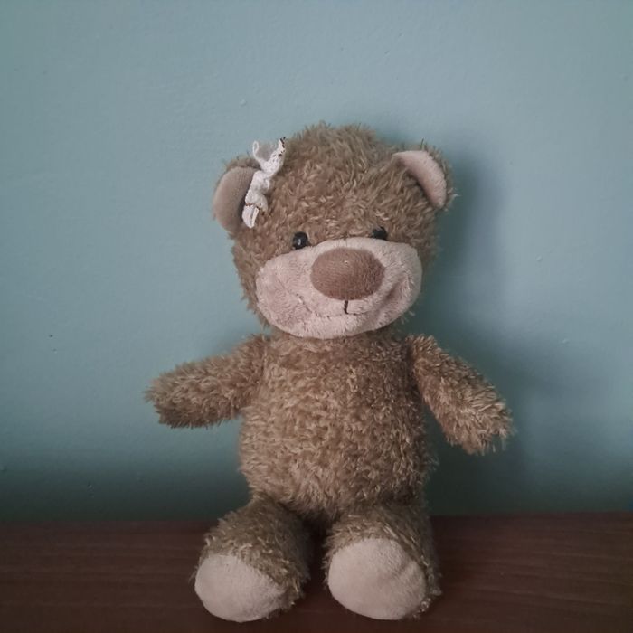 Pluszak miś z kokardką