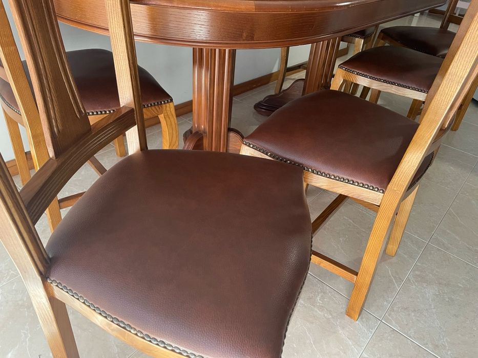 Solid Wood Dining Table with 6 Chairs - Excellent Condition!64553181565058124