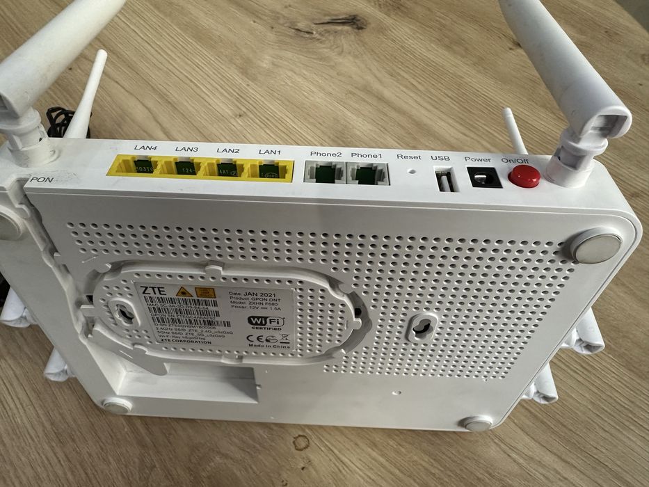Router ZTE GPON ONT ZXHN F680 polecam, ładny