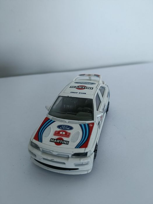Resorak Bburago Ford Escort