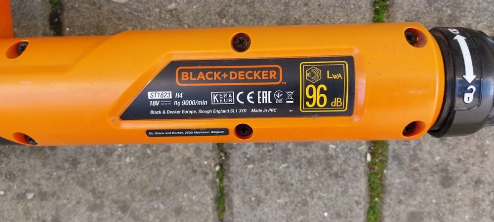 Maquina cortar relva Black Decker ST1823H4