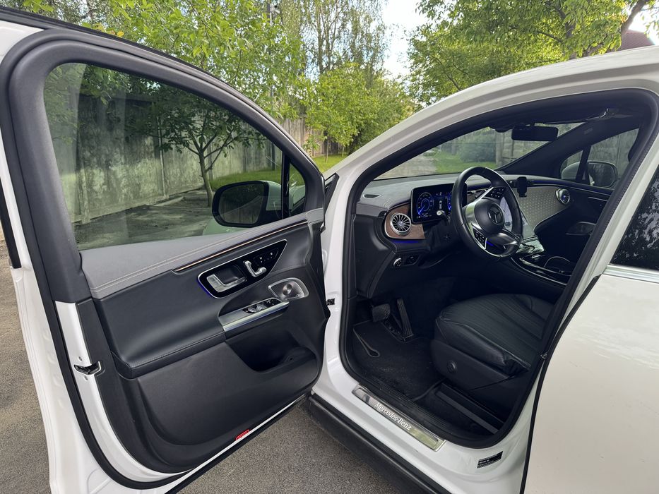 Офіційний Mercedes EQE 350 4Matic SUV