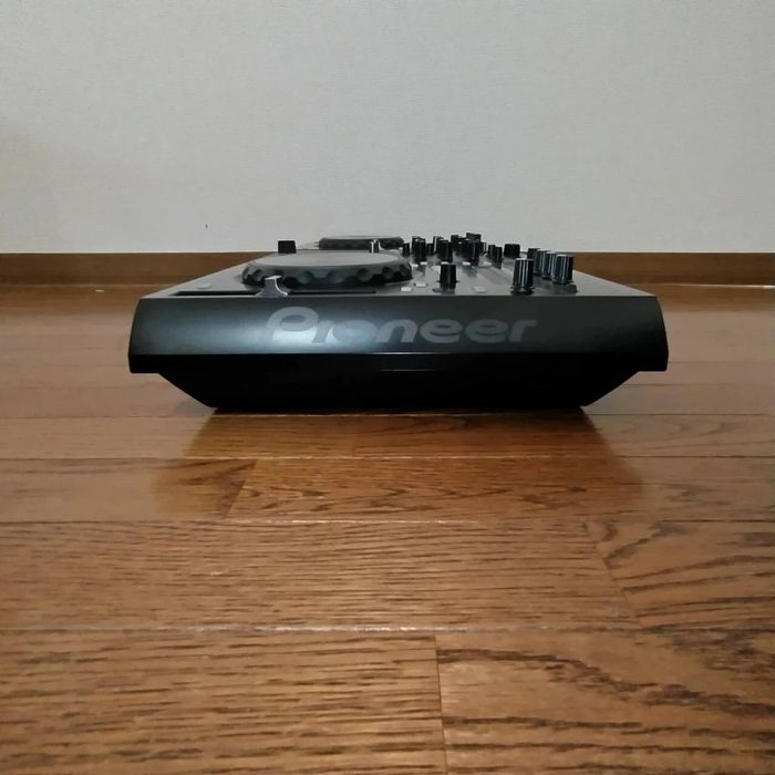 Pioneer DDJ S1 DJ-контроллер,практично новий, весь комплект