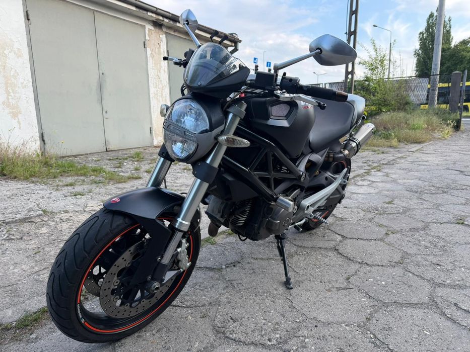 Ducati Monster 696