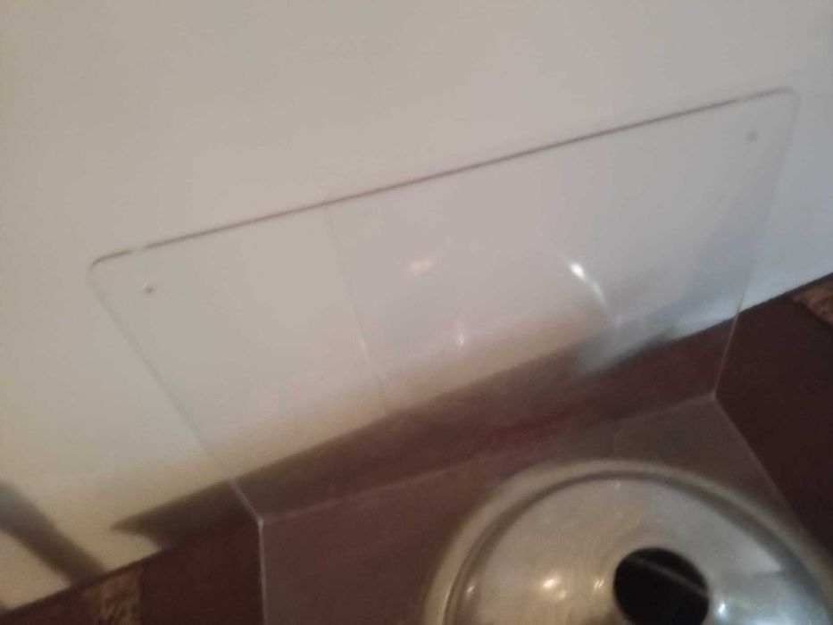 Lavatório em acrílico e inox