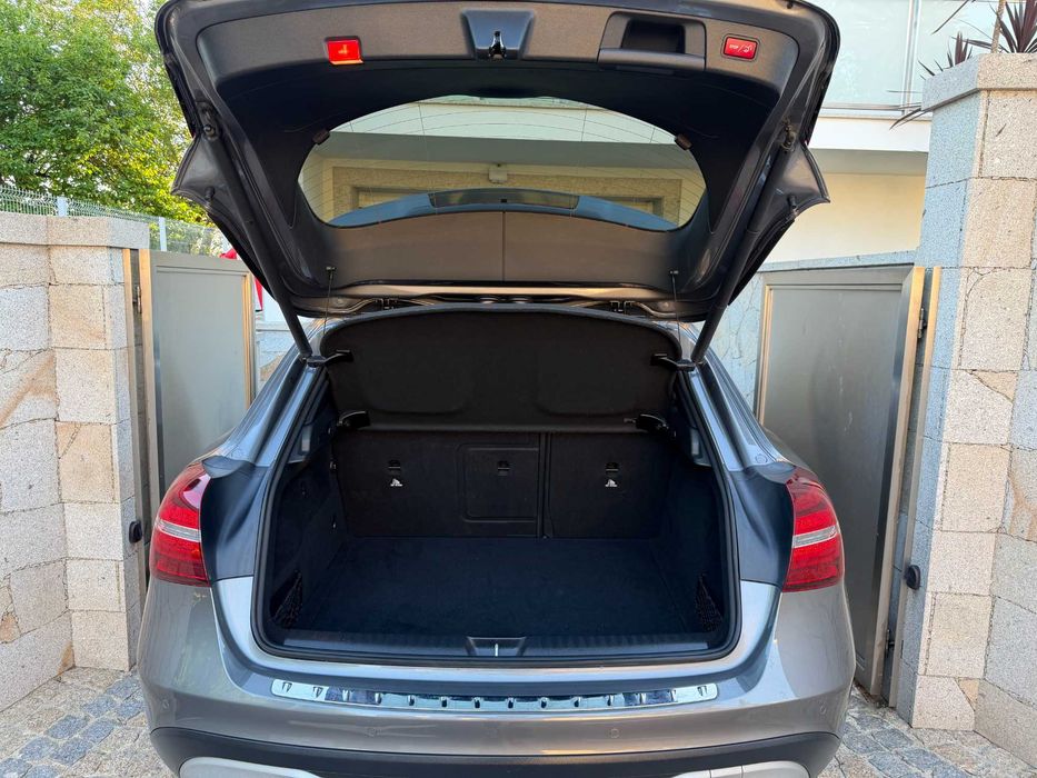 Mercedes -Benz GLA 180d Peak Edition