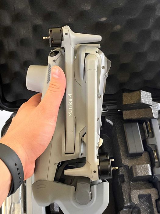 DJI Matrice 4T — 106 годин нальоту, без акаунта, гарний стан