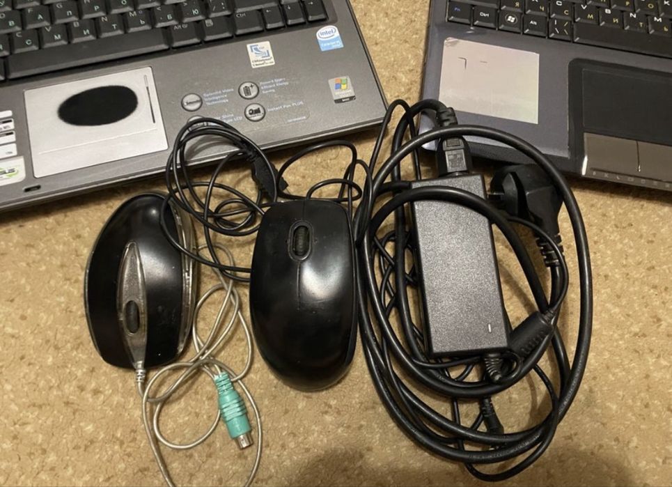 2 ноутбука не работабт причина не известна оба с магазина