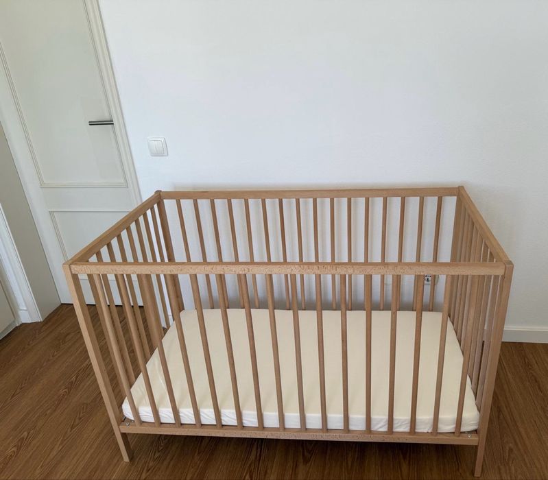 Berço e colchao ikea