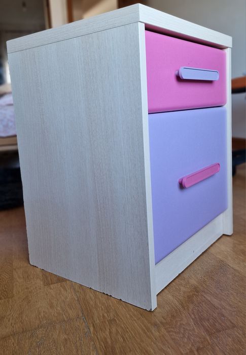 Mesa de Cabeceira com duas gavetas (beje/rosa)