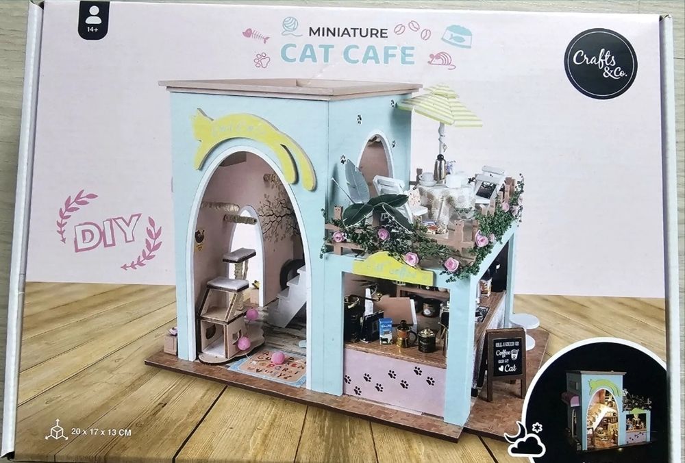 Miniaturowa kocia kawiarnia DIY, CAT CAFE, Crafts & Co., LED że