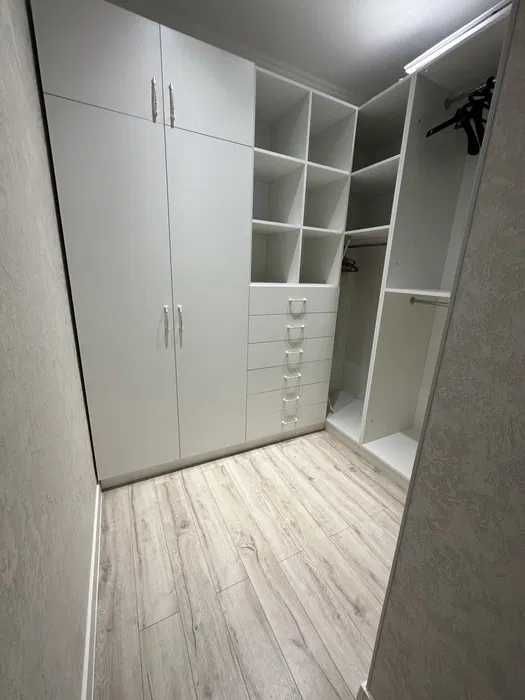 Продається 3к кв 100м кв, ЖК Дмитрівський, м Центральний ринок 18939В