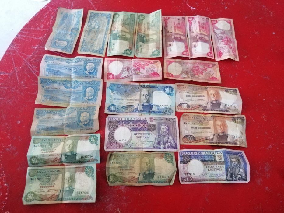 Notas e moedas antigas