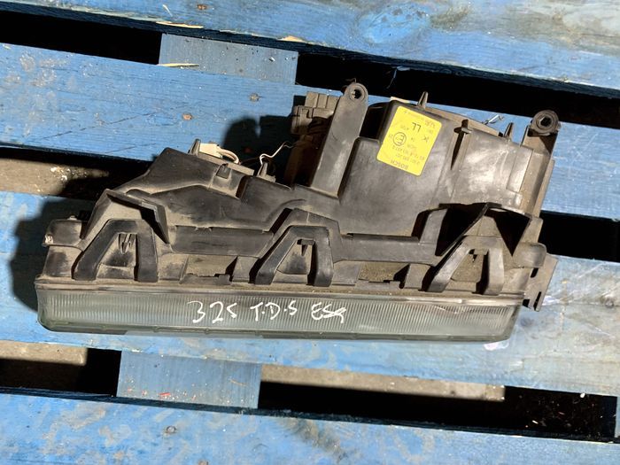 Farol Esquerdo Bmw 325 T.D.S
