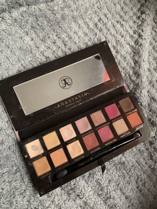 Anastasia Beverly Hills Modern Renaissance