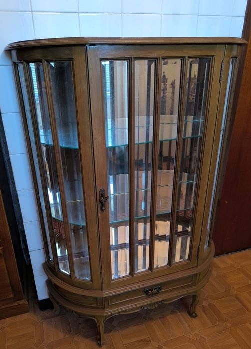 Vitrine em madeira e vidro muito bom estado