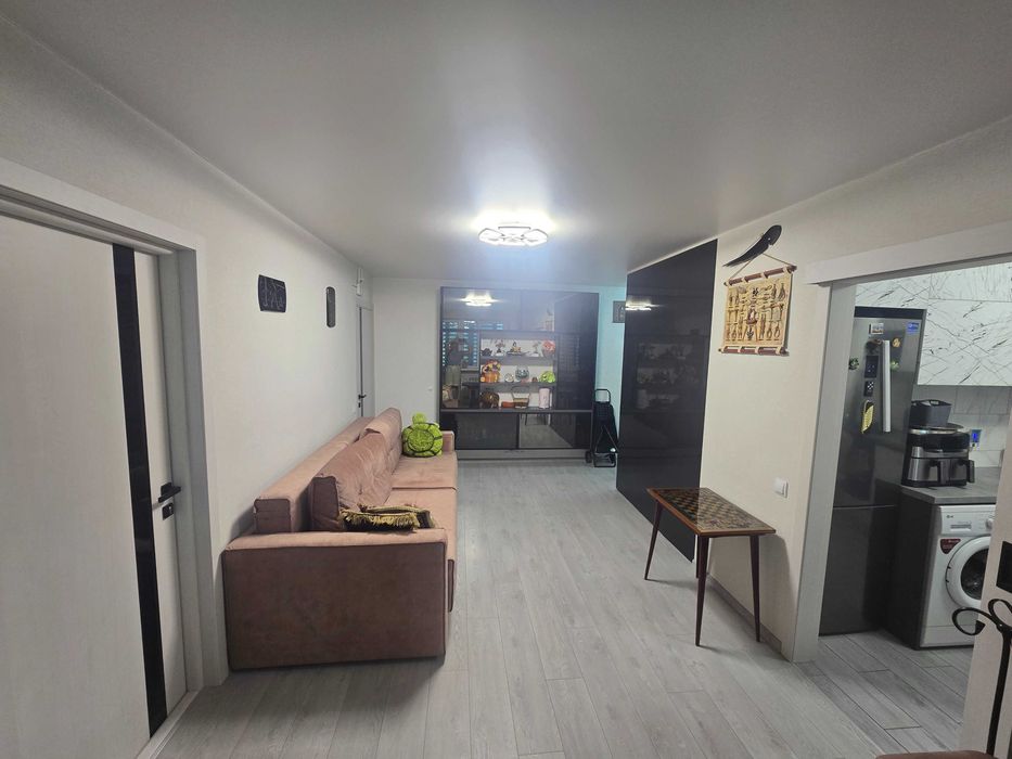 Продаж 3-х кімнатна квартира  68 м2 Заводський р-н вул Рюміна / пр Центральний