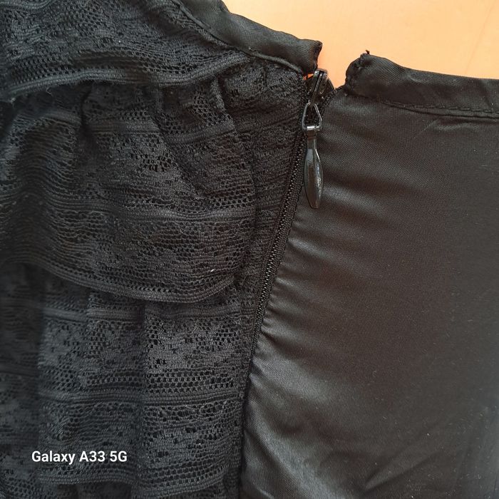 Bluzka czarna elegancka z koronką stójką