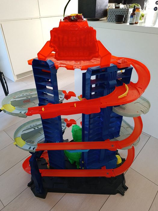 Hot Wheels City Mega Garaż T-Rexa (lub Ultimate Garage)