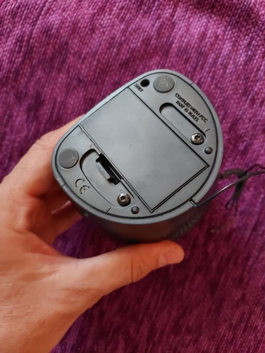 Часы радио будильник PHILIPS работает на 4 батарейках