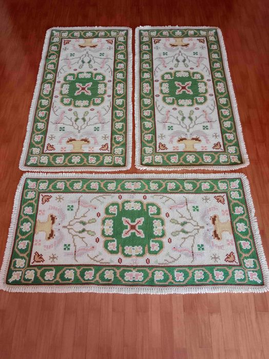 3 Tapetes de Arraiolos / 3 handmade Arraiolos rugs : 140 cm x 72 cm