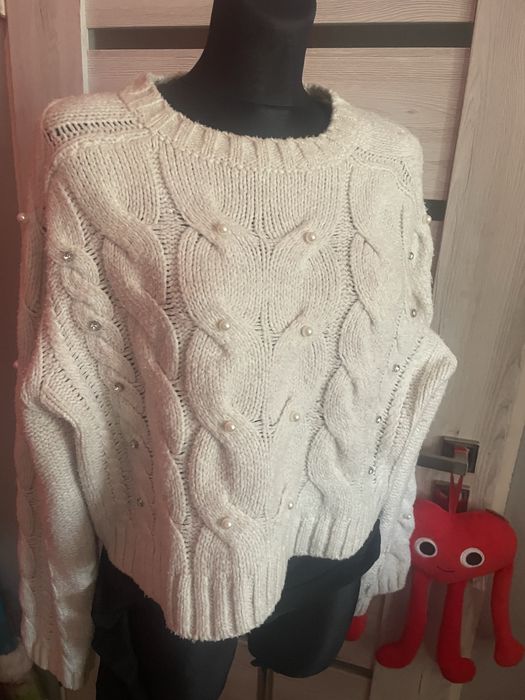 Piękny sweter z perełkami s/m 36/38