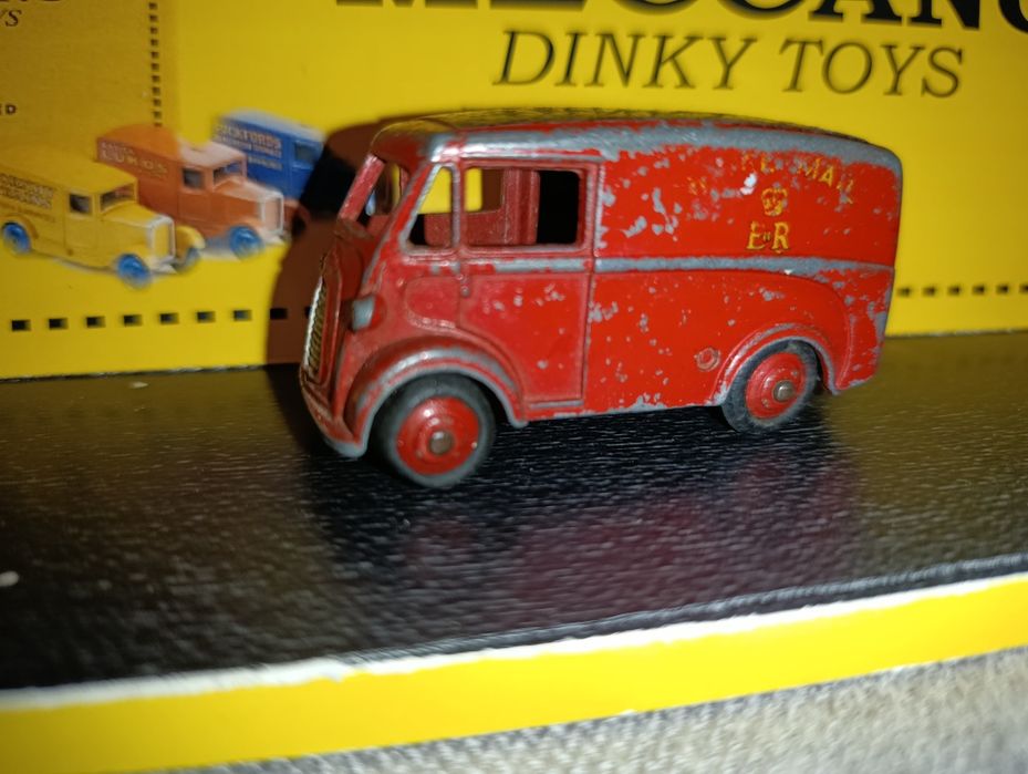 Miniatura Dinky Toys No. 260 Morris J. 1955