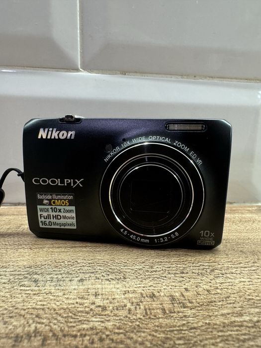 Продам цифровий фотоаппарат Nikon COOLPIX S6300 в гарному стані