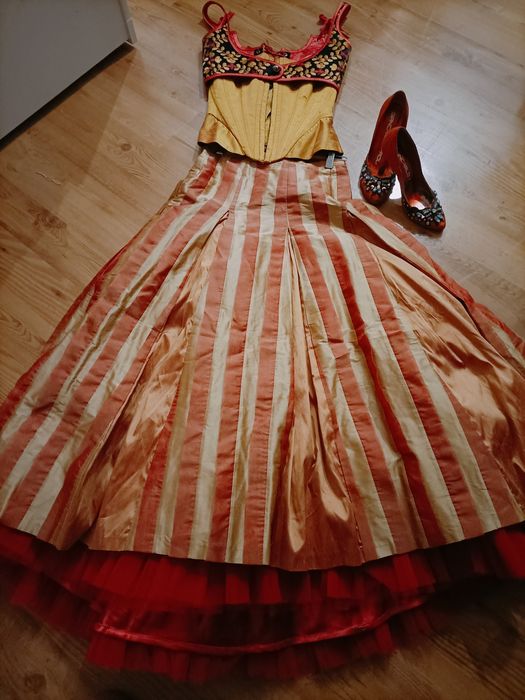 Vestido de noiva composto por 4 peças , feito para a ocasião veste S/M