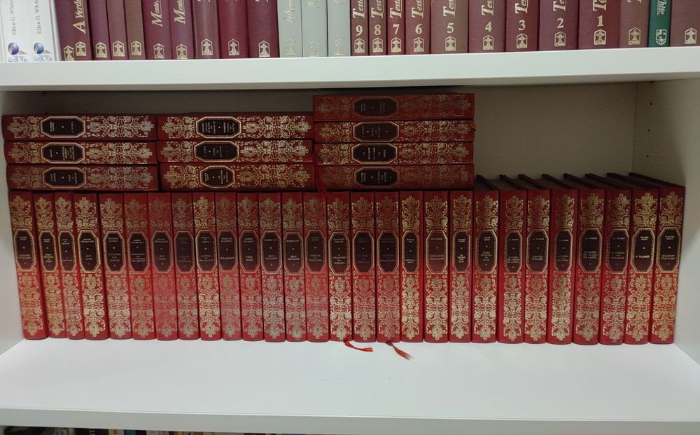 Coleção de livros encadernados