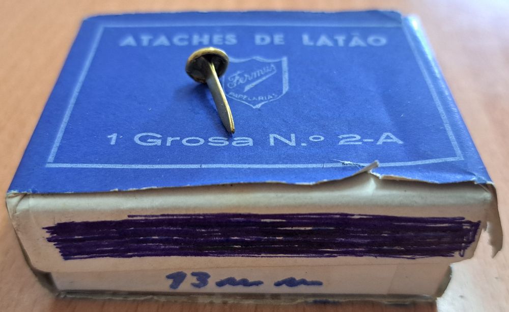 Tachas de latão para tabalhos manuais ou decorativos