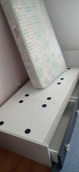 Cama de solteiro com colchao