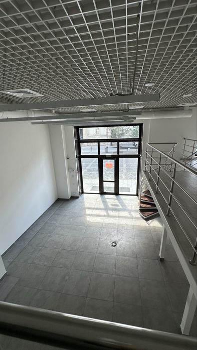 Оренда шикарного фасадного приміщення в самому центрі міста на площі Ангелів
