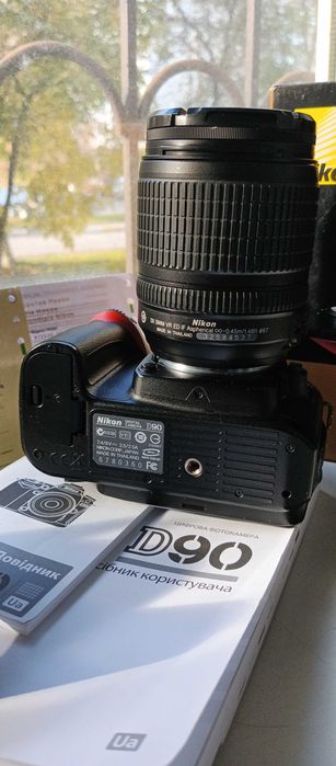 Продам NIKON D90 kit 18-105