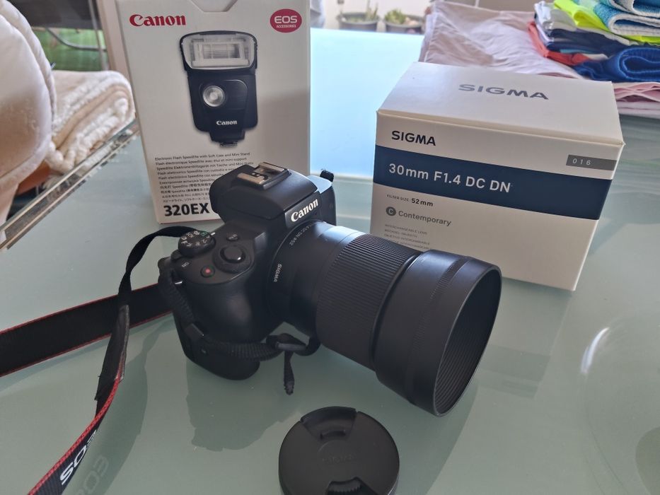 Canon M50 + sigma 30mm 1.4 DC DN Art + flash Canon  speed lite 320EX