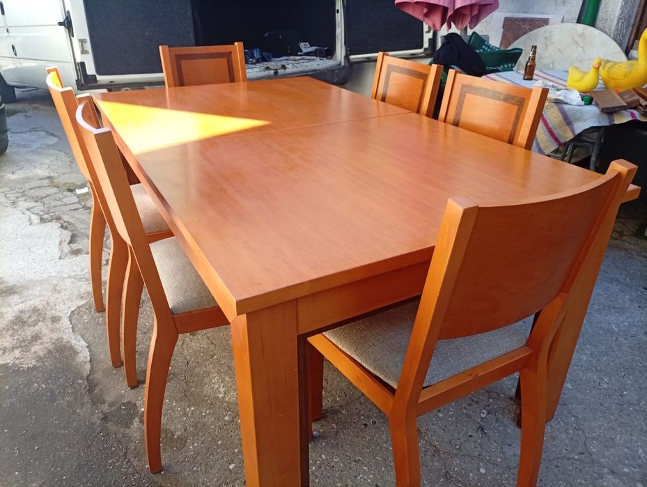 Imponente mesa jantar com cadeiras