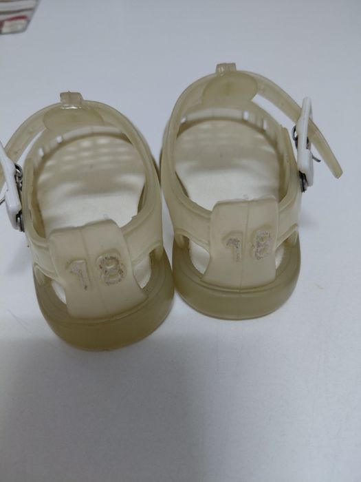Sandálias tamanho 18