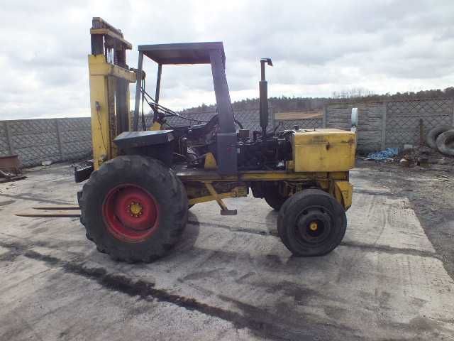 Wózek widłowy rolniczy