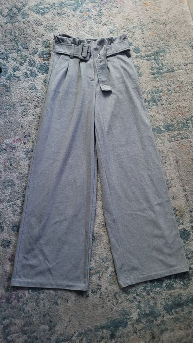 Szare spodnie z szerokimi nogawkami wide leg