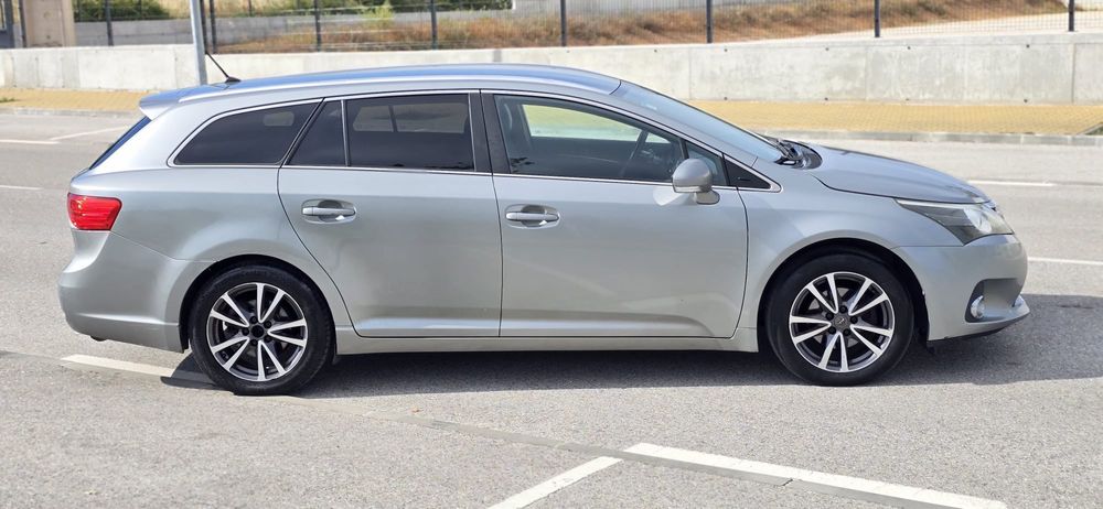 Toyota Avensis SW 2.0 D-4D Ano 2013 a diesel